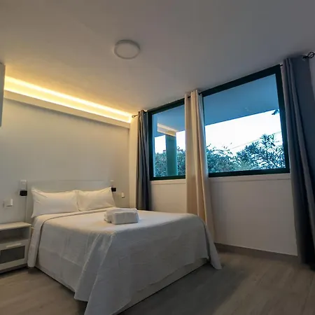 Bajo Capital Con Terraza Y Aparcamiento Privado *
